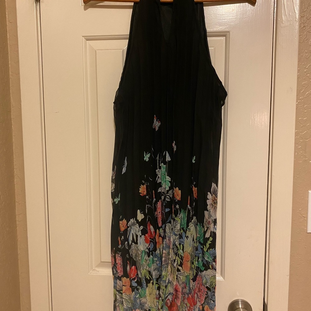 Beautiful dress light weight, lined. Size medium